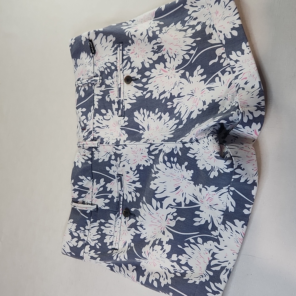 Dear John Floral Cuffed Shorts. Size 30 (10) - Picture 5 of 9